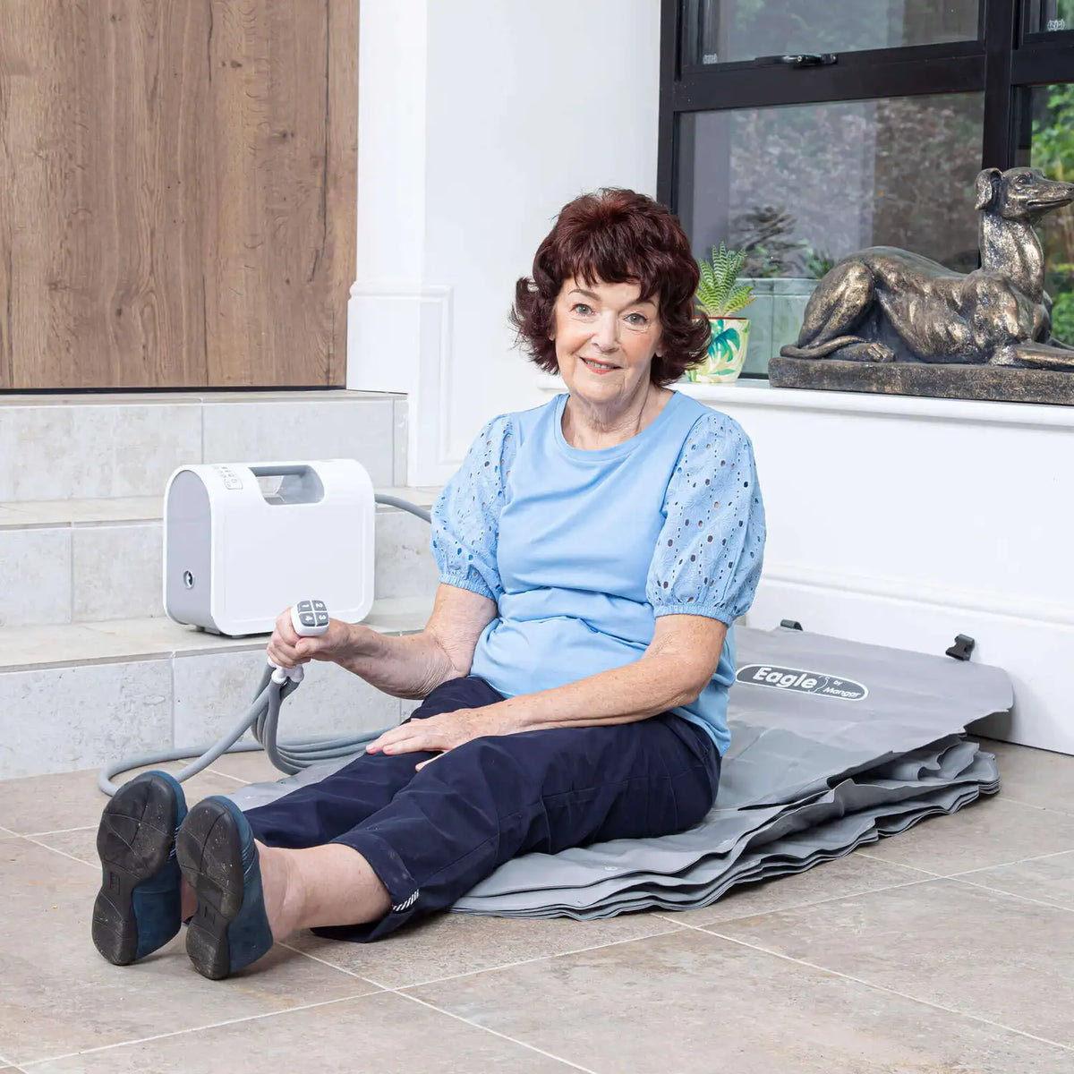 Mangar Eagle Lifting Cushion Seat With Compressor