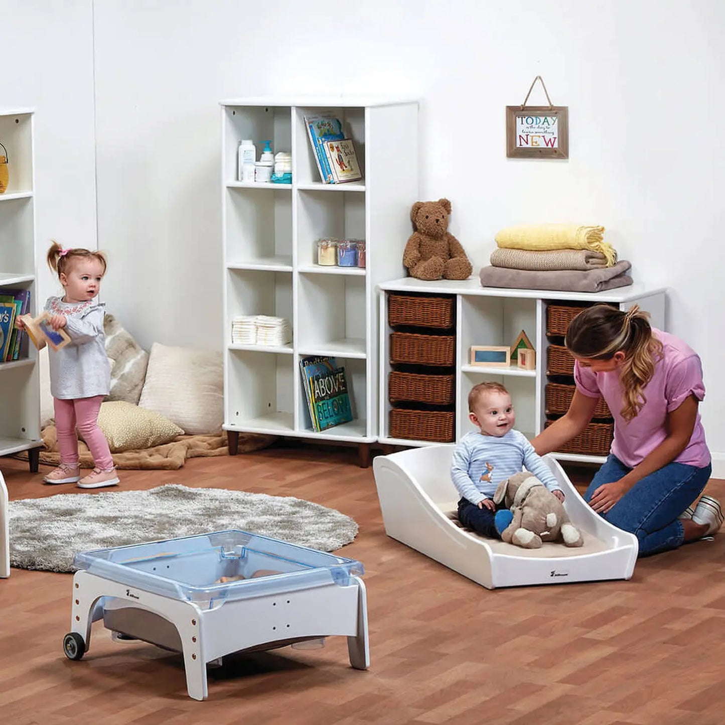 Wooden Sleep Pod White Age 6 Months Plus (58702) (PT834)